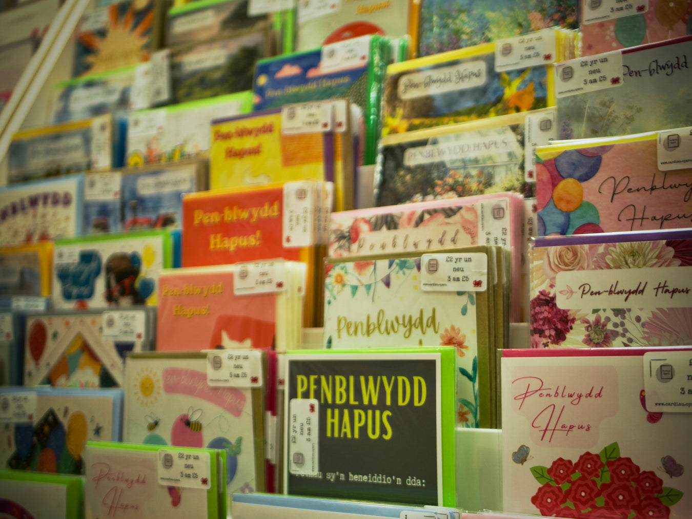 Arddangosfa cardiau Cymraeg yn Siop y Pentan / Welsh greeting cards in the shop