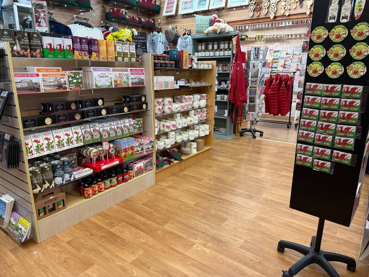 Y tu mewn i Siop y Pentan yng Nghaerfyrddin | Inside Siop y Pentan in Carmarthen